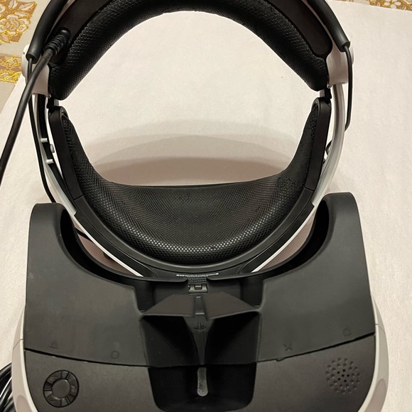 Playstaion VR by Sony VR Headset and Camera Set - Picture 8 of 15